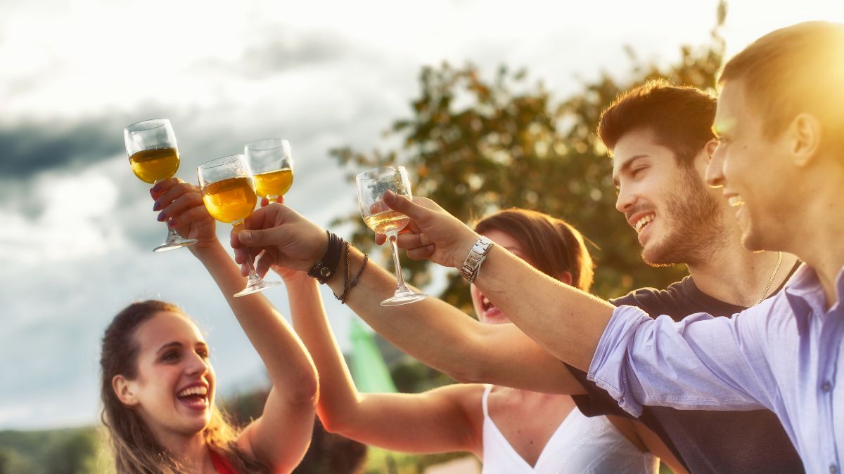 Comment préciser sur vos faire-part les invités au repas et au vin d’honneur ?
