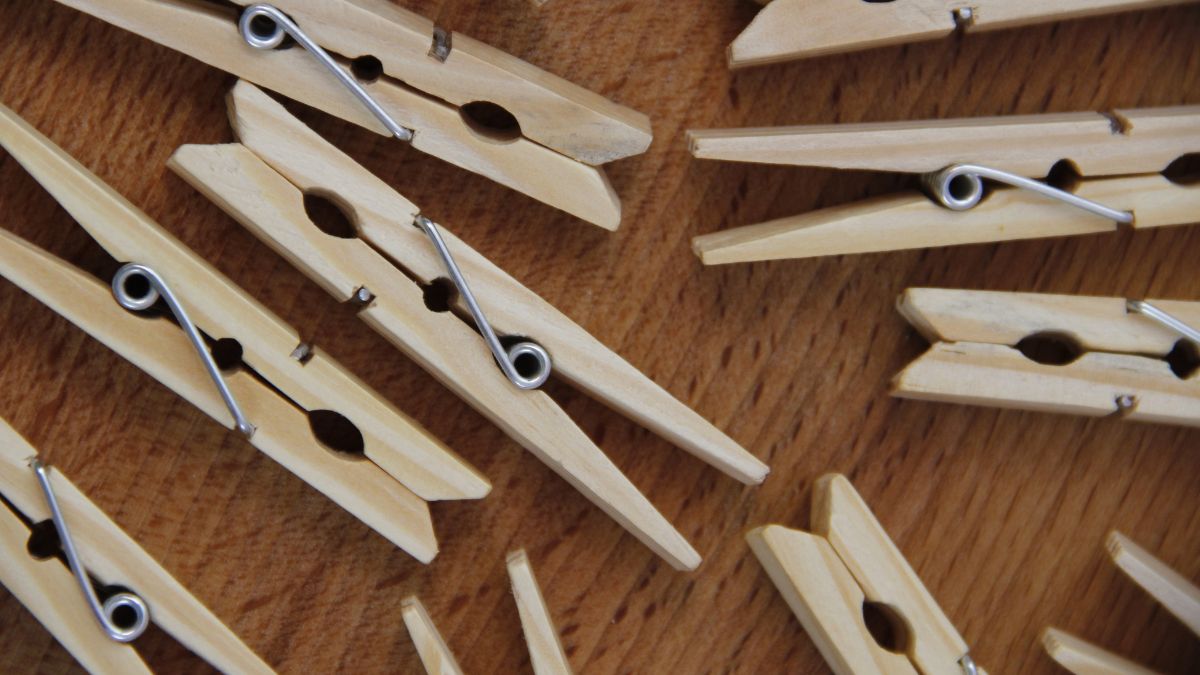 Le jeu des pinces à linge, animation de mariage pas chère et terriblement amusante